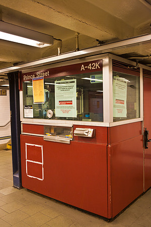 3885_DG_Subway_New_York_2010_ZV4N2764
