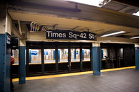3885_DG_Subway_New_York_2010_ZV4N2643