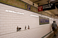 3885_DG_Subway_New_York_2010_ZV4N2745
