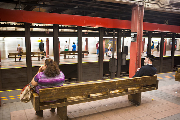 3885_DG_Subway_New_York_2010_ZV4N2659