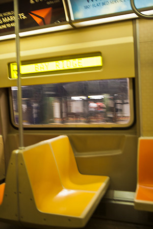 3885_DG_Subway_New_York_2010_ZV4N2725