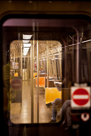 3885_DG_Subway_New_York_2010_ZV4N2685