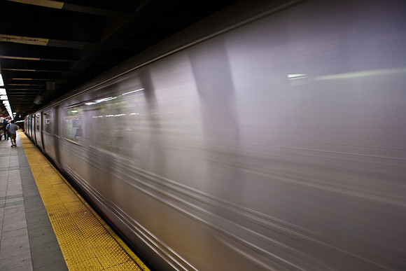 3885_DG_Subway_New_York_2010_ZV4N2751