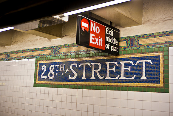 3885_DG_Subway_New_York_2010_ZV4N2699