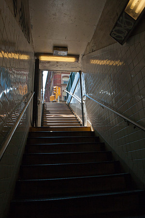 3885_DG_Subway_New_York_2010_ZV4N2766
