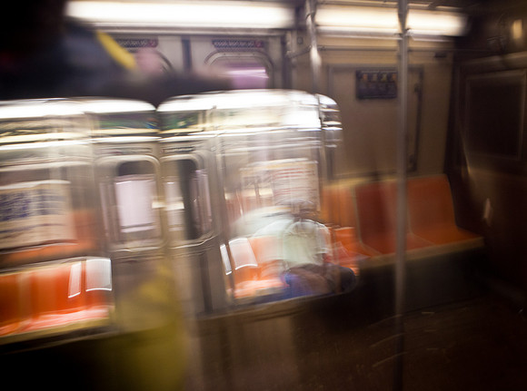 3885_DG_Subway_New_York_2010_ZV4N2687