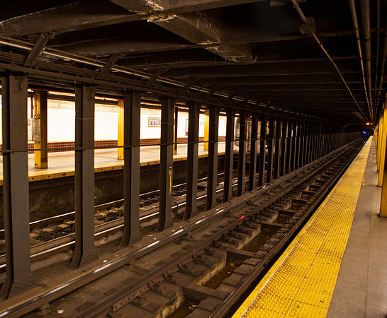 3885_DG_Subway_New_York_2010_ZV4N2611