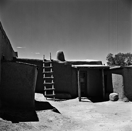 2278_FM_BW_NM_02_2.jpg