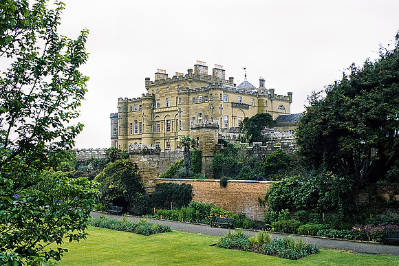37557_SL_COLOR_BOX_II_CALZEAN_CASTLE_PAISLEY_SCOTLAND_1997