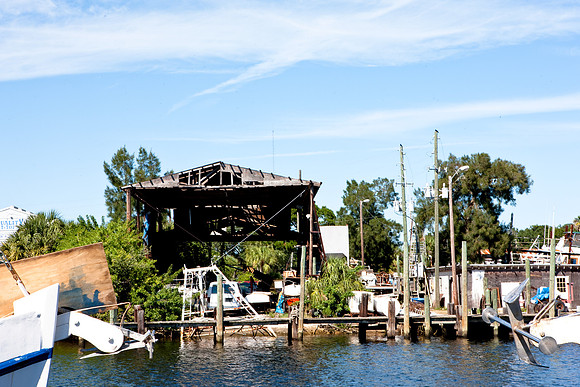 20081025_DVD79_DG_Tarpon_Springs_FL_5L8Y0950_full_blead