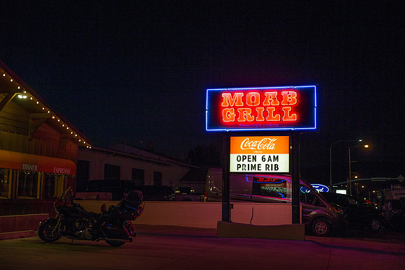 20140831_21_35_53_Hotels_Motels_NightCG3P0072