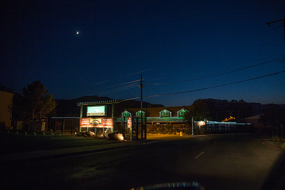 20140831_21_29_10_Hotels_Motels_NightCG3P0054