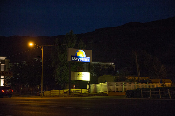 20140831_21_30_5_Hotels_Motels_NightCG3P0057