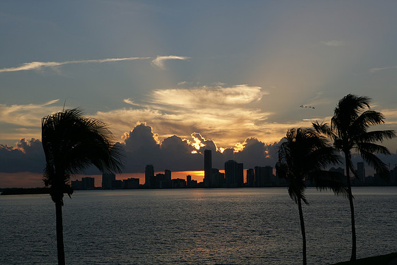 ZV4N_2707_S_Beach_FL_10_06