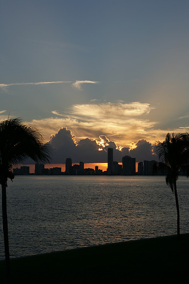 ZV4N_2704_S_Beach_FL_10_06