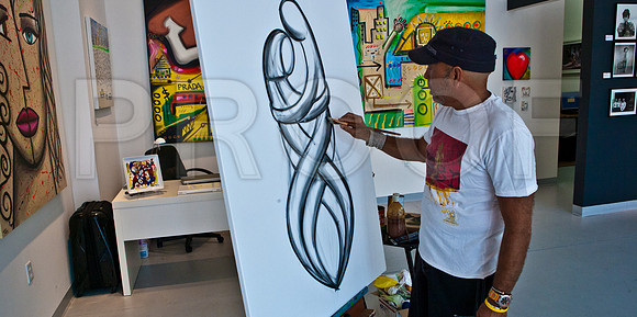 4923_DG_Micheal_Perez_Gallery_Exhibition_FL_2010_ZV4N0924
