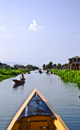 3524_SL_COLOR_AROUND_THE_WORLD_IN_8_MONTHS_APRIL_2000_11