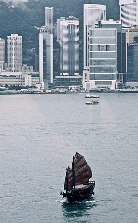 3864_SL_COLOR_AROUND_THE_WORLD_IN_8_MONTHS_APRIL_2000_15