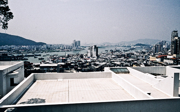 3877_SL_COLOR_AROUND_THE_WORLD_IN_8_MONTHS_APRIL_2000