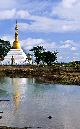 3477_SL_COLOR_AROUND_THE_WORLD_IN_8_MONTHS_APRIL_2000