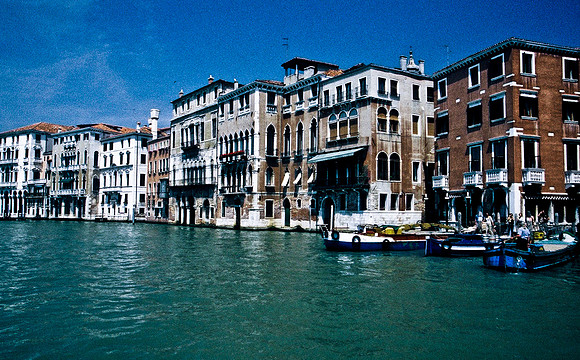 3814_SL_COLOR_AROUND_THE_WORLD_IN_8_MONTHS_APRIL_2000_17