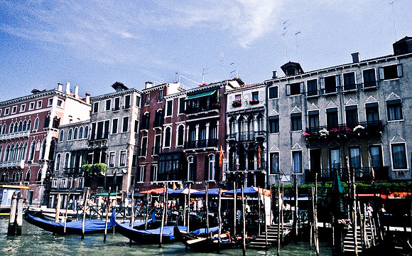 3818_SL_COLOR_AROUND_THE_WORLD_IN_8_MONTHS_APRIL_2000_15
