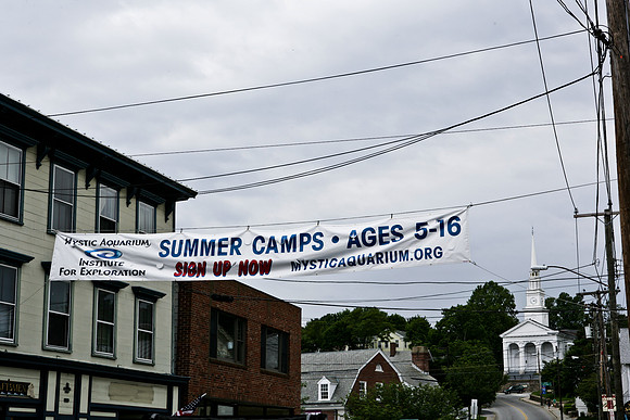 06573_ZV4N_0306_DG_COLOR_KENNEBUNKPORT_MAINE_ME_USA_2007_graphics_signs