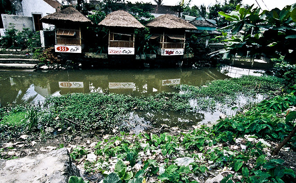3863_SL_COLOR_AROUND_THE_WORLD_IN_8_MONTHS_APRIL_2000_16