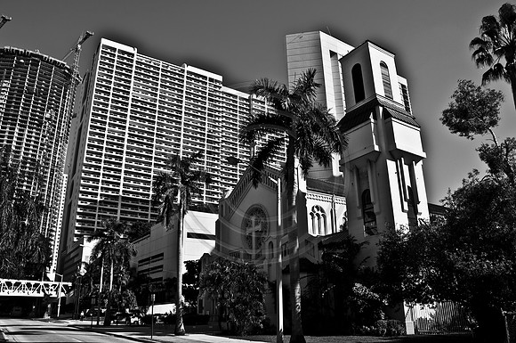 MDT33137_DG_DSC_MIDTOWN_BW_0661_BOOK_06