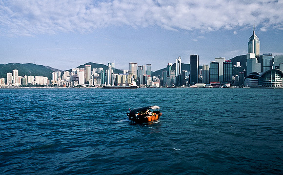 3870_SL_COLOR_AROUND_THE_WORLD_IN_8_MONTHS_APRIL_2000_2