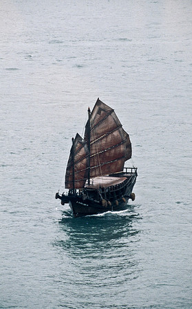 3864_SL_COLOR_AROUND_THE_WORLD_IN_8_MONTHS_APRIL_2000_12