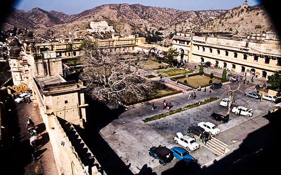 47302_SL_COLOR_INDIA_1987_16