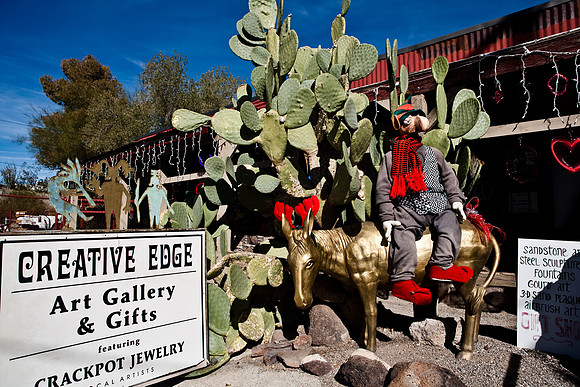 06648_DG_COLOR_OATMAN_ARIZONA_AZ_USA_2007_ZV4N_2058