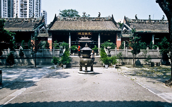 3776_SL_COLOR_AROUND_THE_WORLD_IN_8_MONTHS_APRIL_2000_15