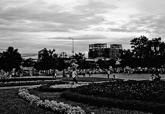 62437_2008_FM_BW_Cambodia_010