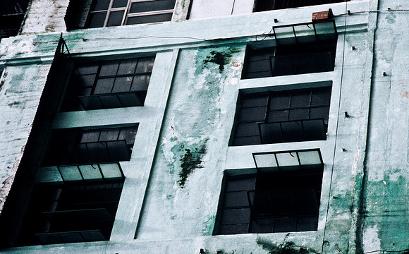 3776_SL_COLOR_AROUND_THE_WORLD_IN_8_MONTHS_APRIL_2000_10