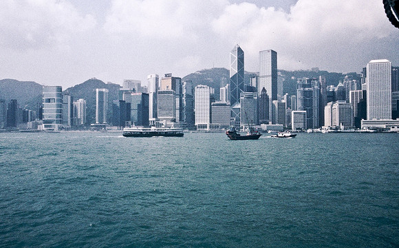 3773_SL_COLOR_AROUND_THE_WORLD_IN_8_MONTHS_APRIL_2000_1