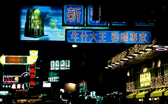 3871_SL_COLOR_AROUND_THE_WORLD_IN_8_MONTHS_APRIL_2000_4