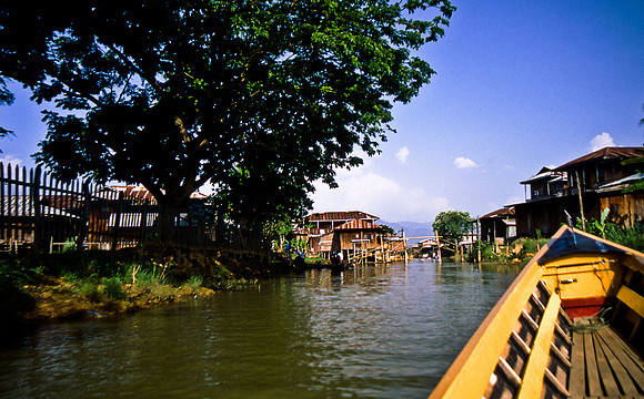 3523_SL_COLOR_AROUND_THE_WORLD_IN_8_MONTHS_APRIL_2000_9