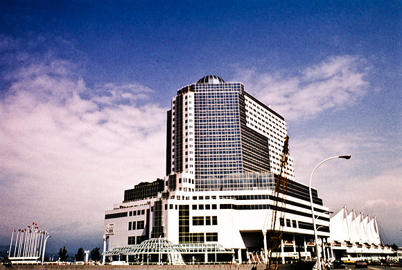 2548_SL_BOX_I_COLOR_OVKA_VICTORIA_CANADA_1