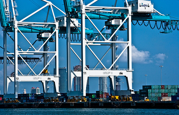 85493_ZV4N7086_Miami_FL_20070818_Port