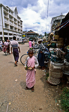 3482_SL_COLOR_AROUND_THE_WORLD_IN_8_MONTHS_APRIL_2000_3