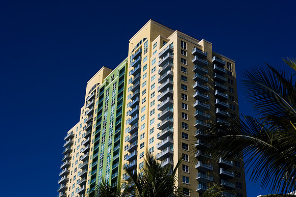 36136_DG_Color_USA_Miami_Beach_FL_Related_GroupZV4N0464