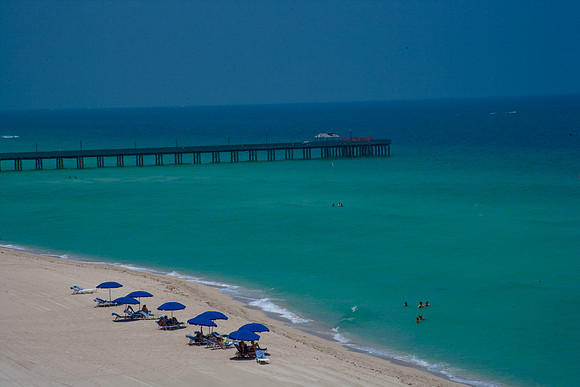 36571_DG_Color_USA_Sunny_Isles_FL20080523-ZV4N3886-7