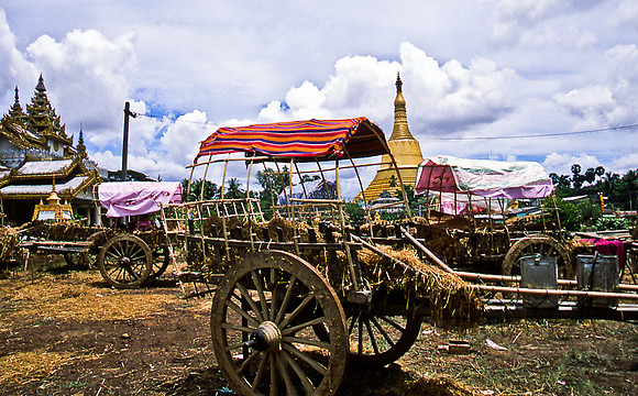3488_SL_COLOR_AROUND_THE_WORLD_IN_8_MONTHS_APRIL_2000_4