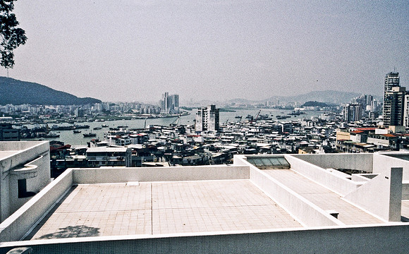 3877_SL_COLOR_AROUND_THE_WORLD_IN_8_MONTHS_APRIL_2000_2