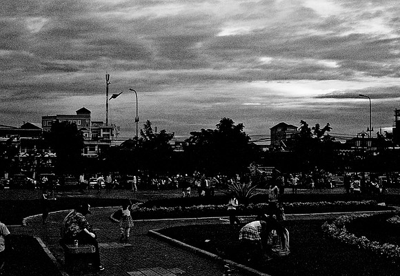 62437_2008_FM_BW_Cambodia_004