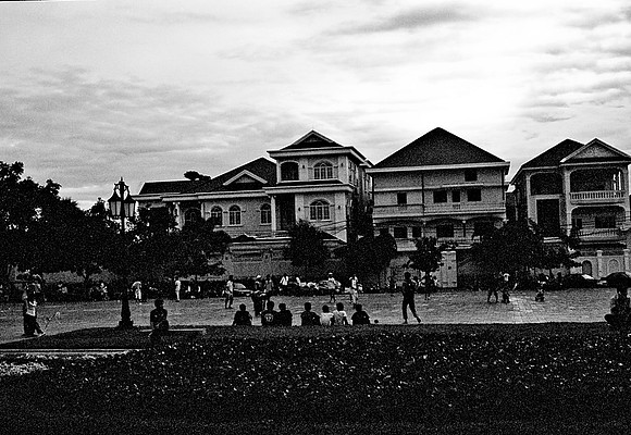 62437_2008_FM_BW_Cambodia_008