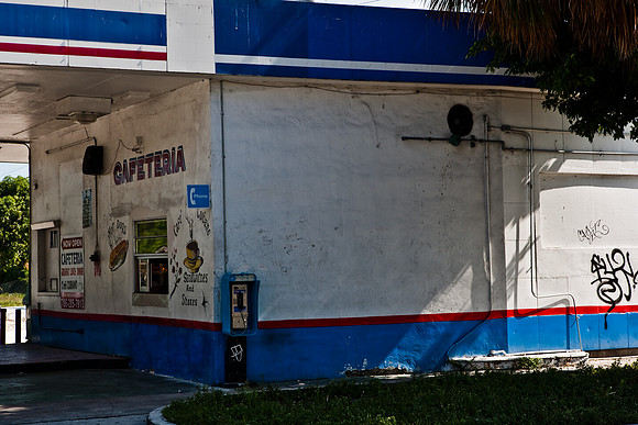 MDT33137_DG_ZV4N_MIDTOWN_6458_BOOK_06