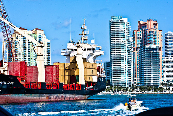 2704_84744_ZV4N_8238_Miami_Florida_USA